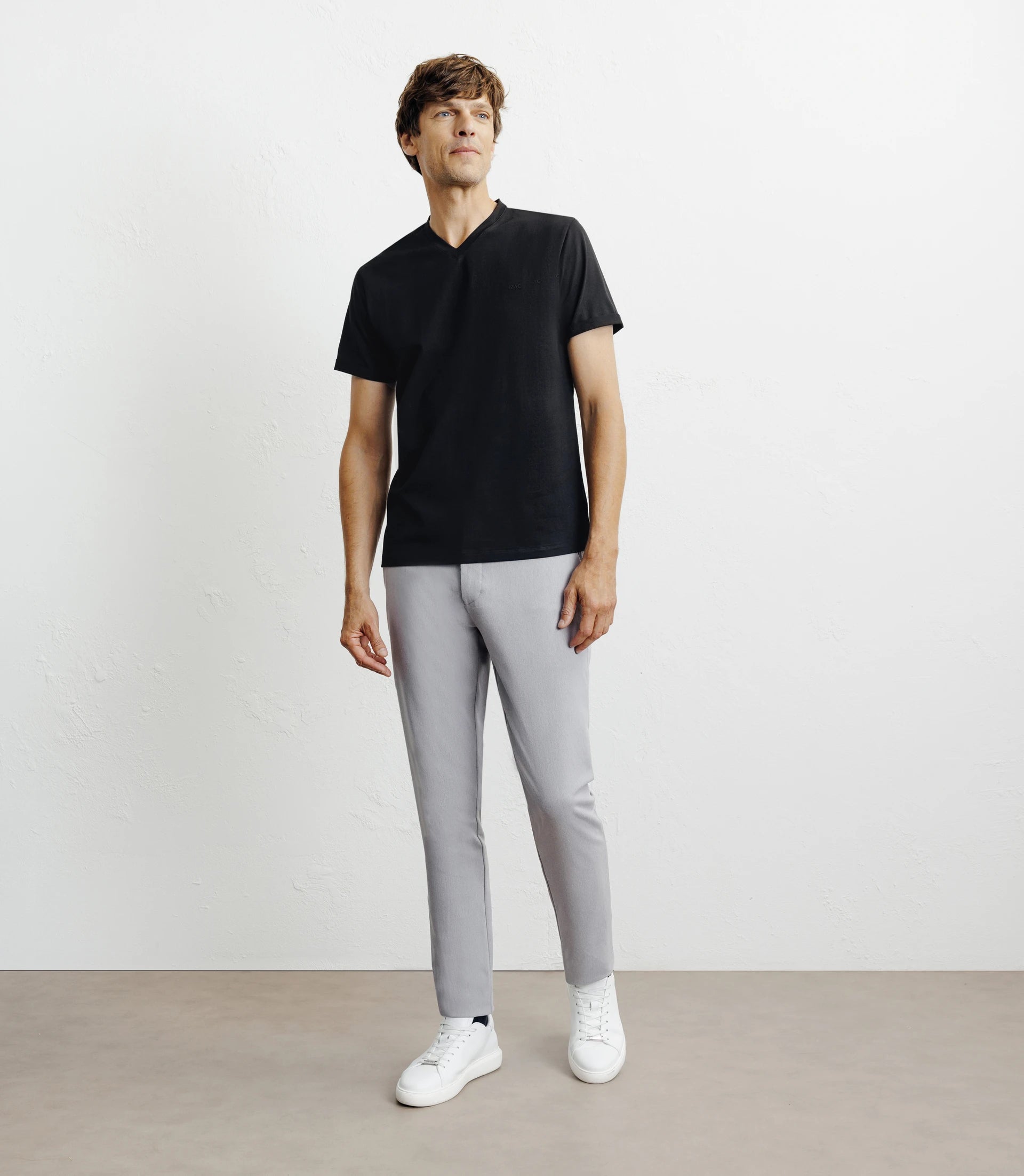T-shirt col V basic noir - IZAC