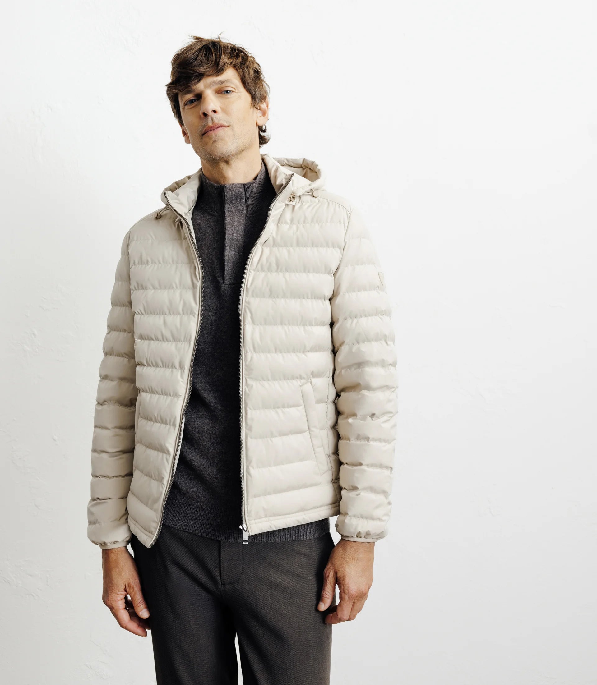 Jacke mit beige abnehmbarer Kapuze