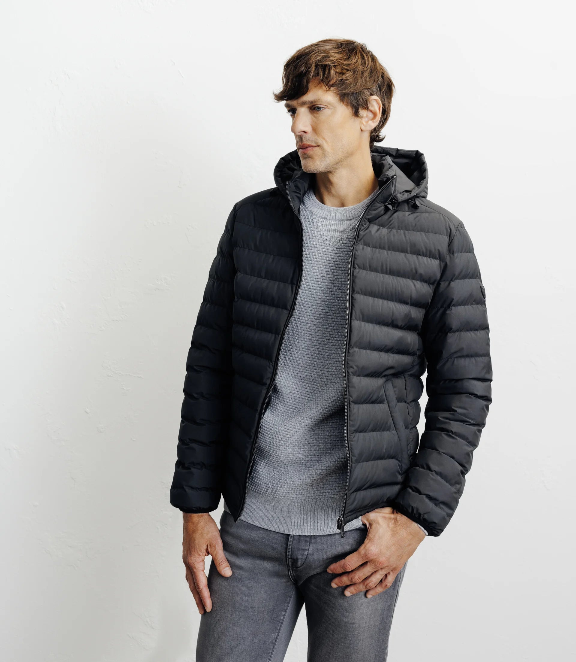 Jacke mit schwarz abnehmbarer Kapuze