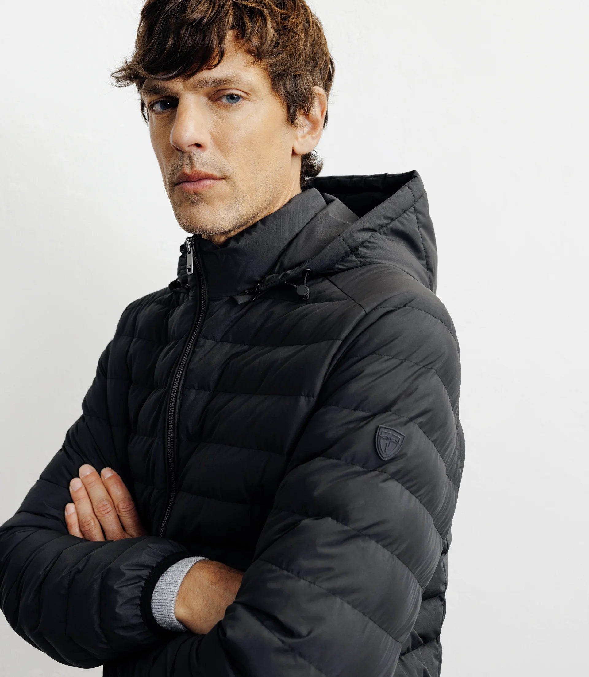 Jacke mit schwarz abnehmbarer Kapuze