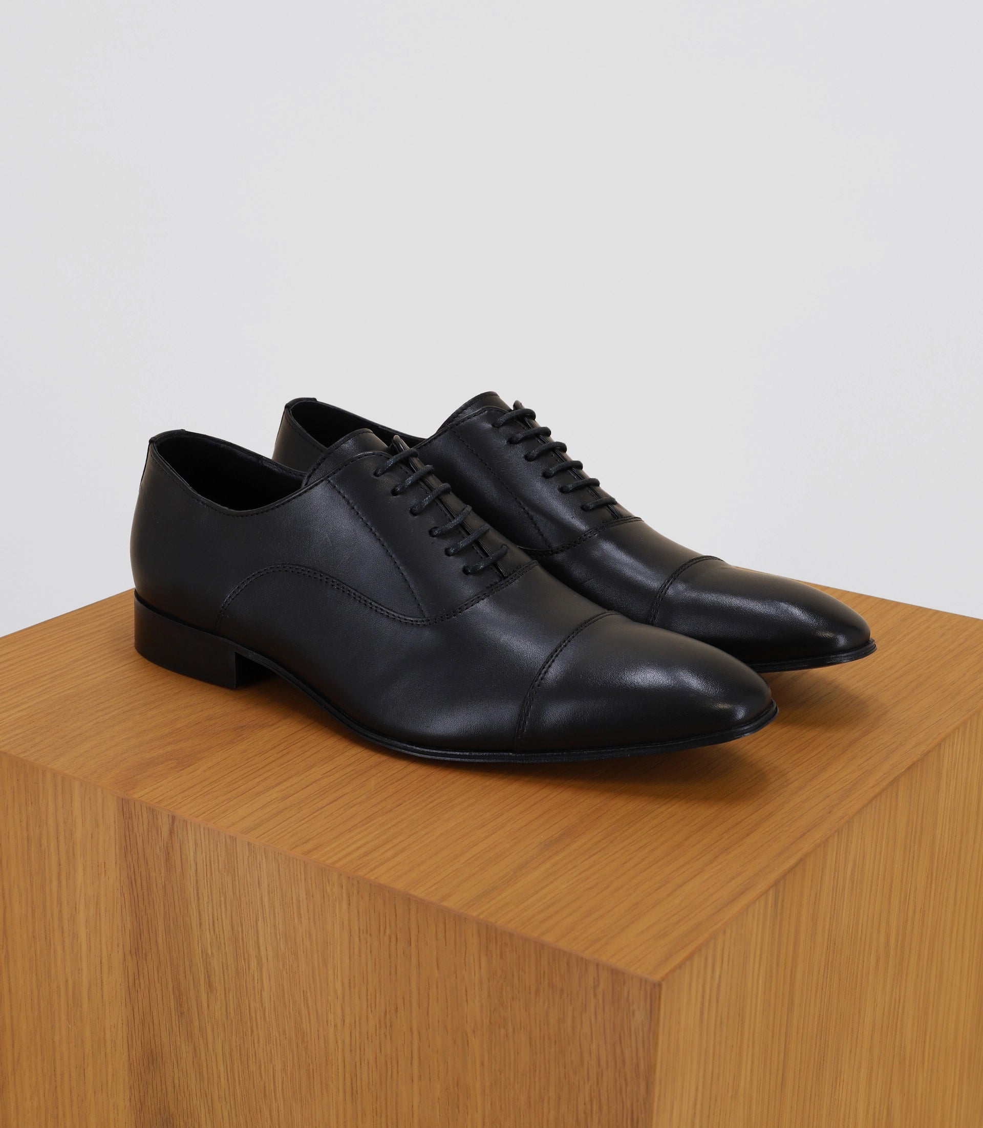 Chaussures richelieu en cuir noir - IZAC