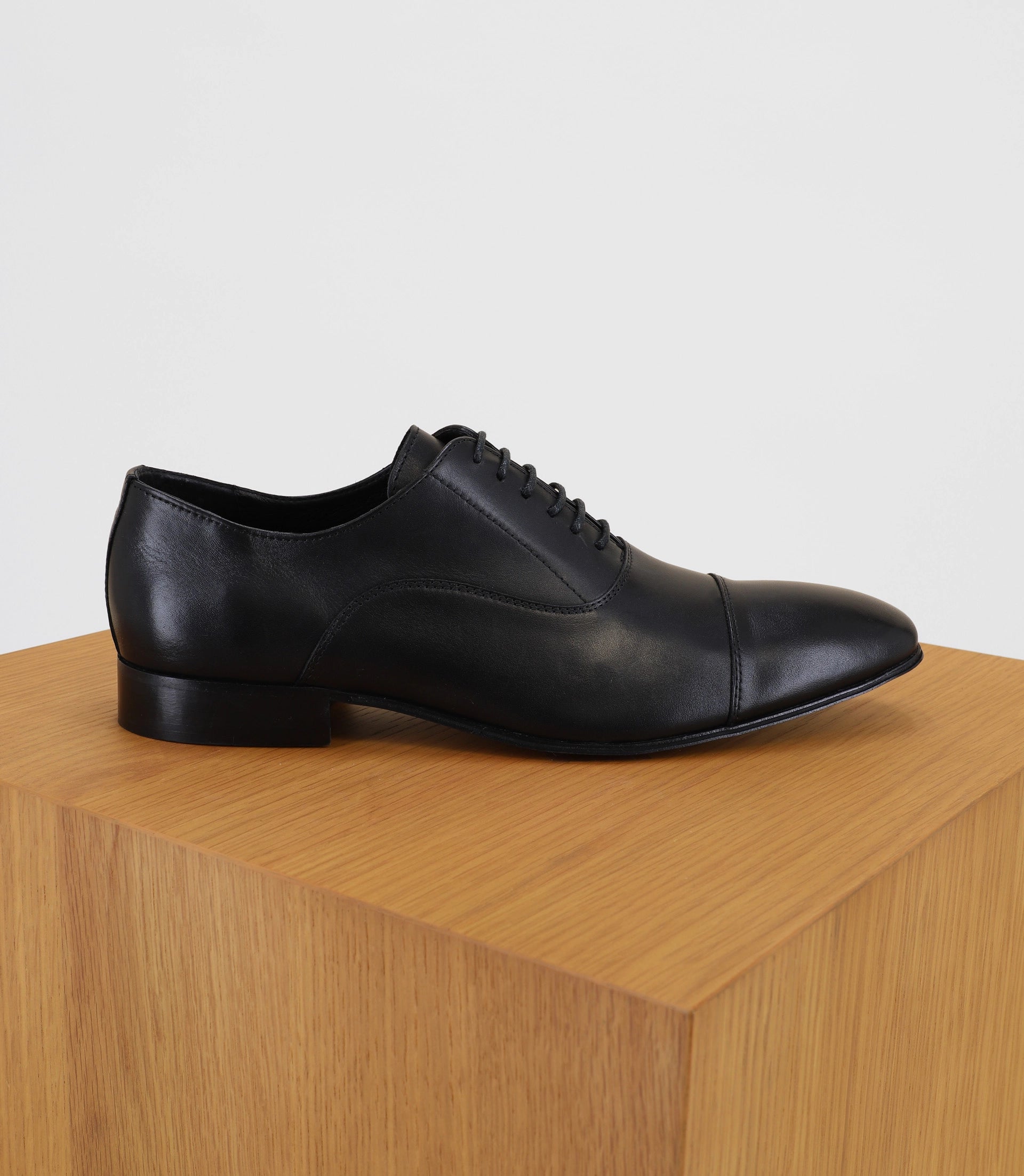 Chaussures richelieu en cuir noir - IZAC
