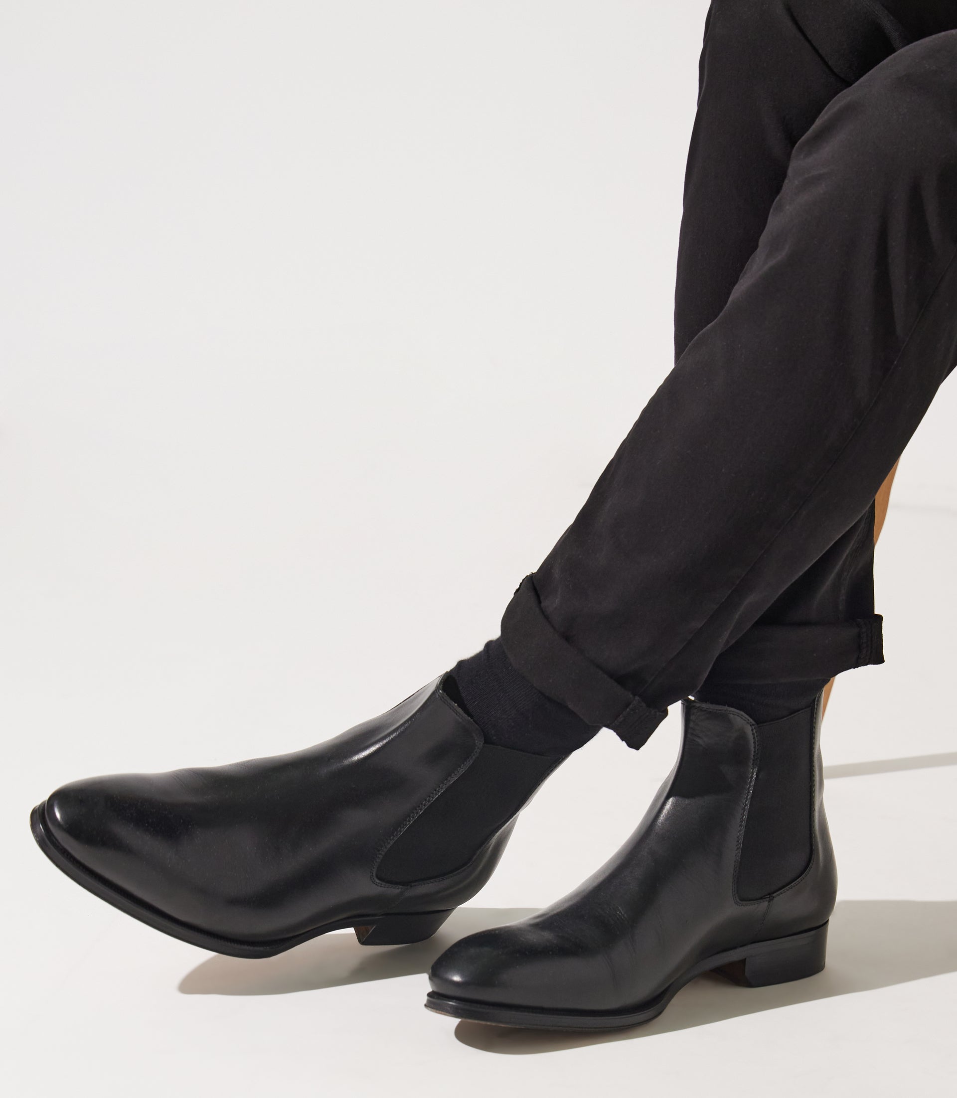 Bottines élastiques en cuir noir OTIS - IZAC