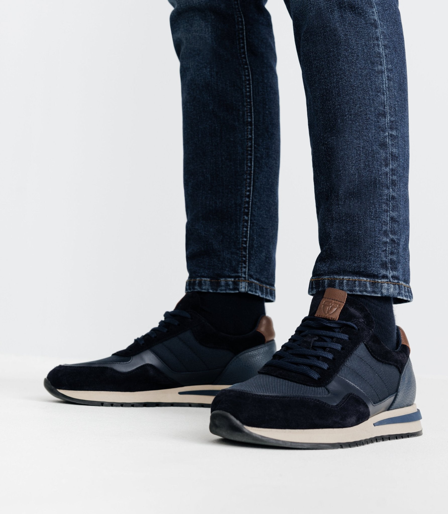 Chaussures sneakers en cuir marine - IZAC