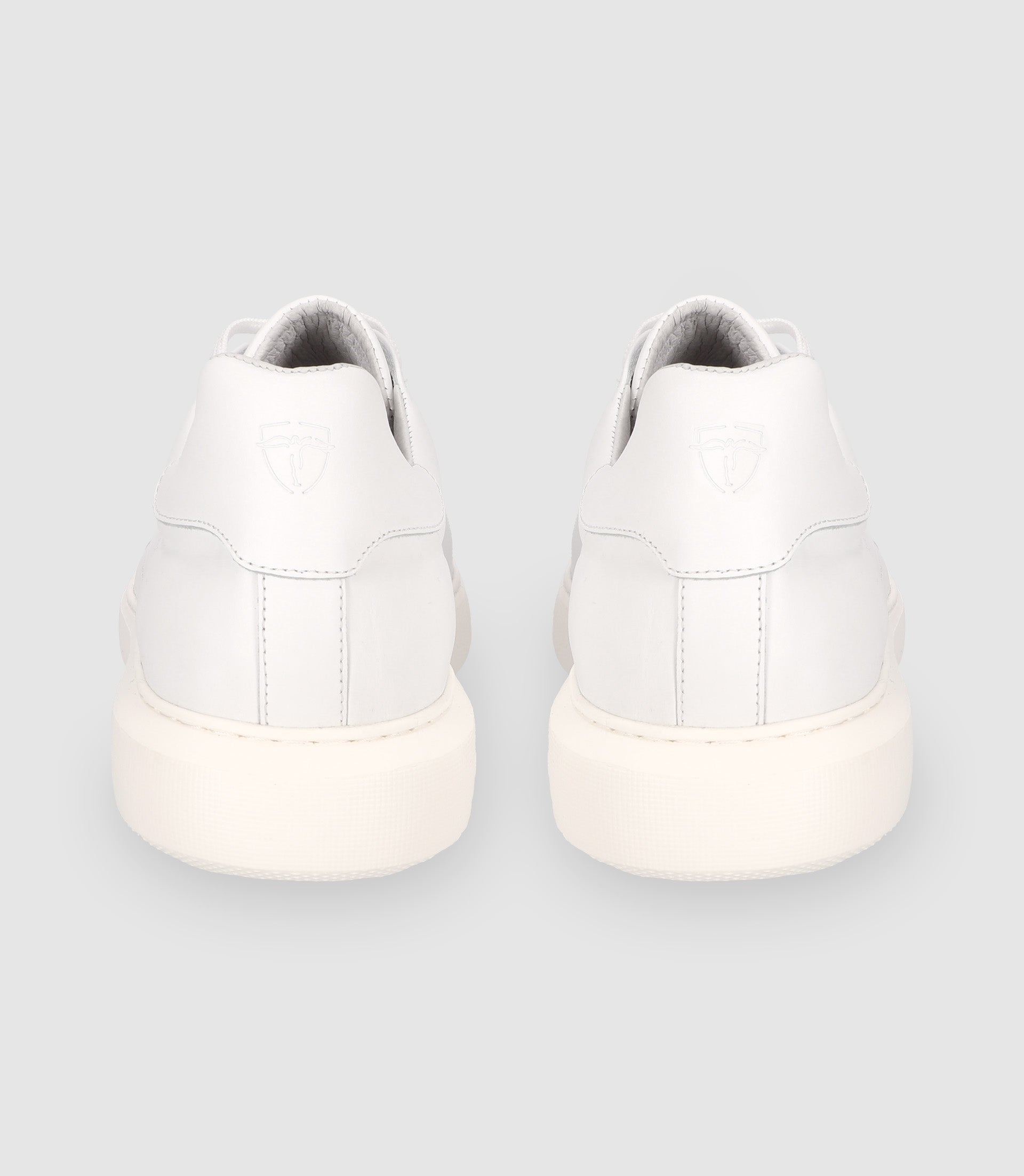 Chaussures sneakers à lacets en cuir blanches - IZAC
