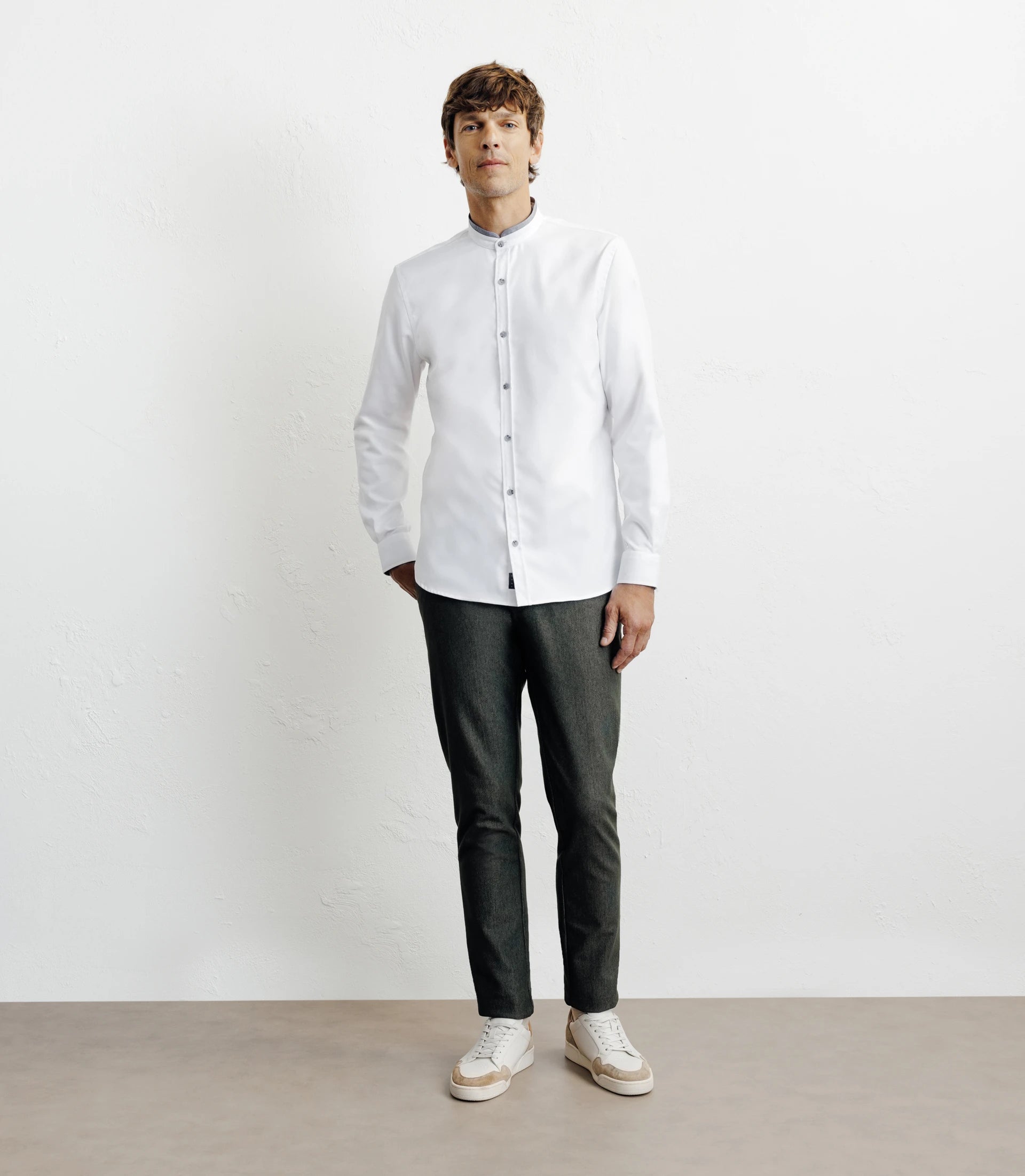 Chemise casual col mao avec coudière contrastée blanche - IZAC