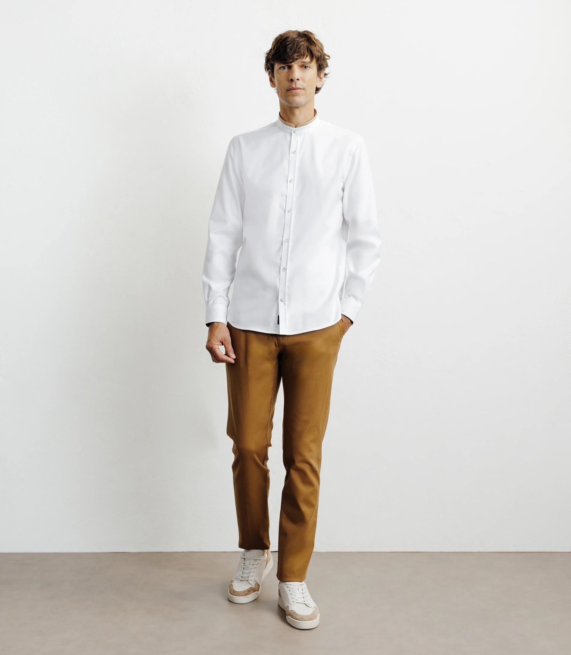 Chemise casual col mao avec coudière en suède blanc - IZAC
