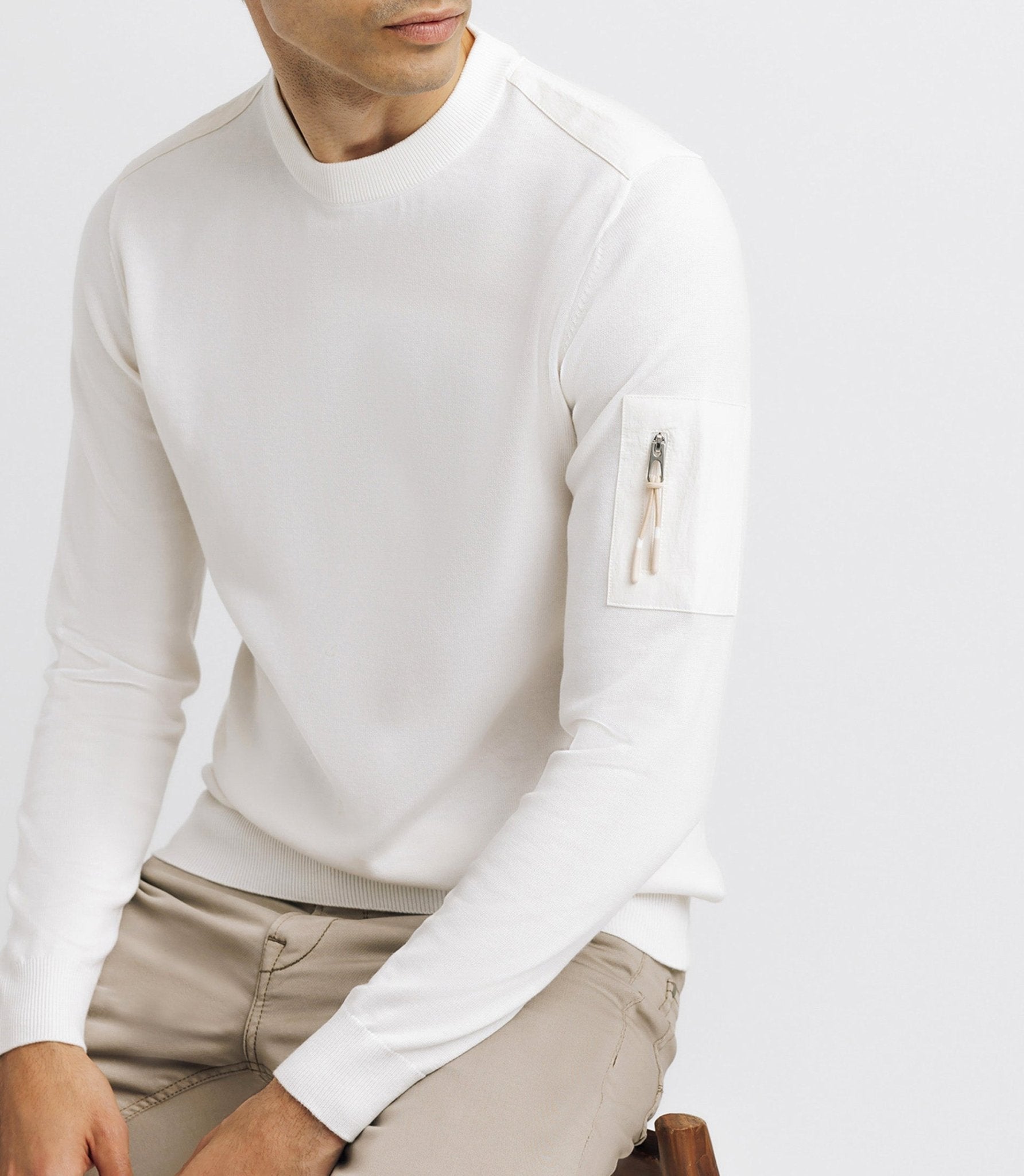 Pull col rond avec poche écru - IZAC