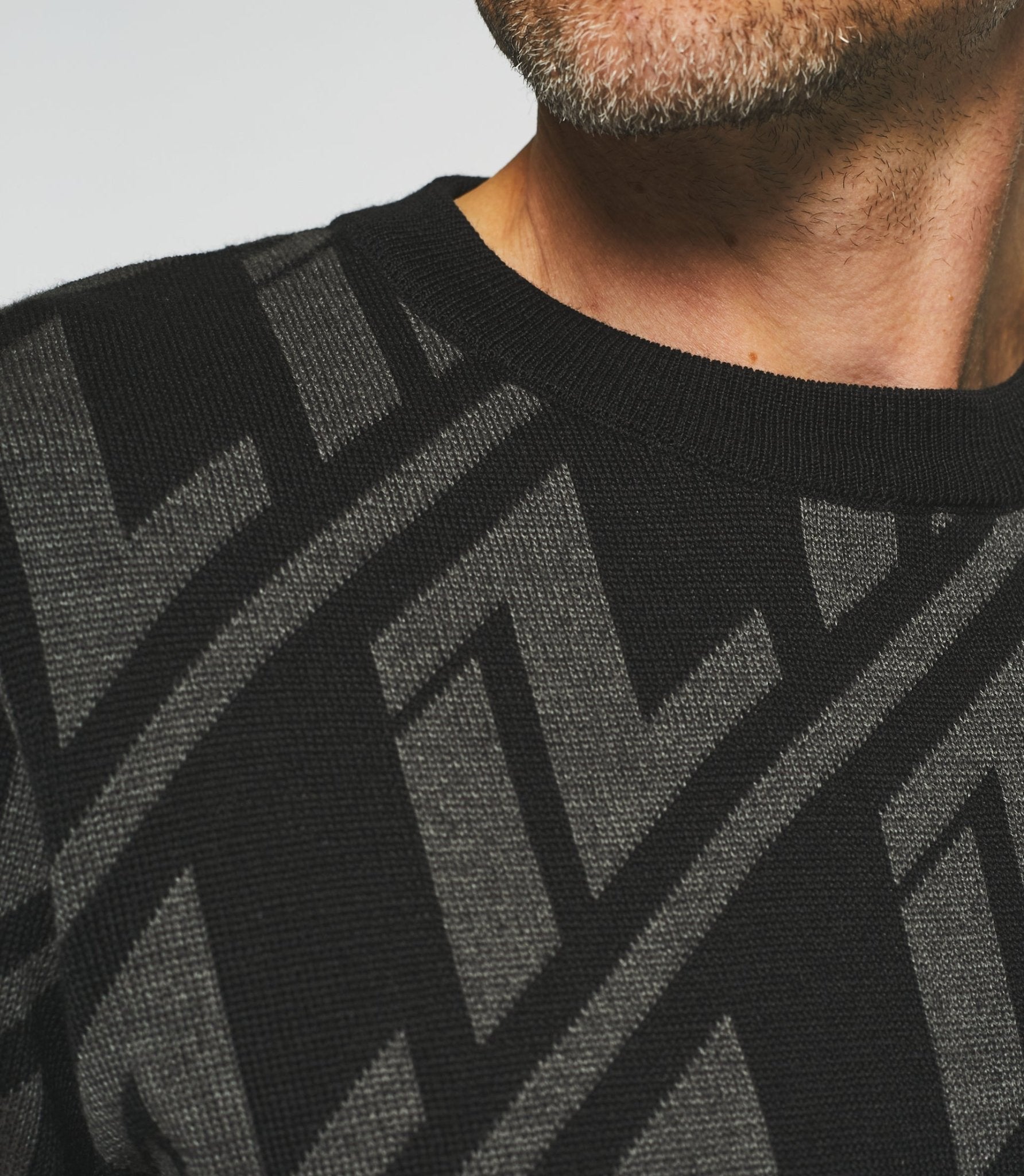 Pull col rond en laine noir et anthracite BARCLAY - IZAC