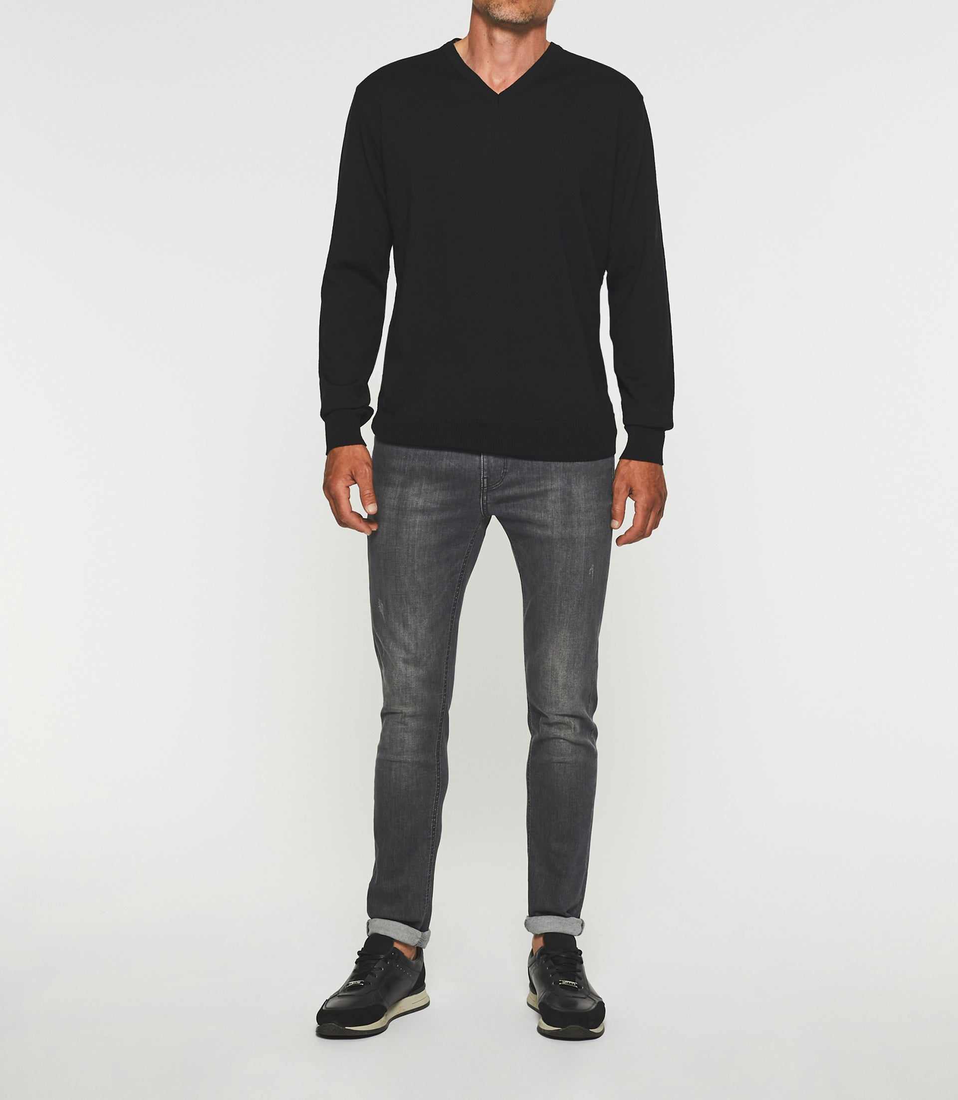 Pull col V en laine noir BASTIANO - IZAC