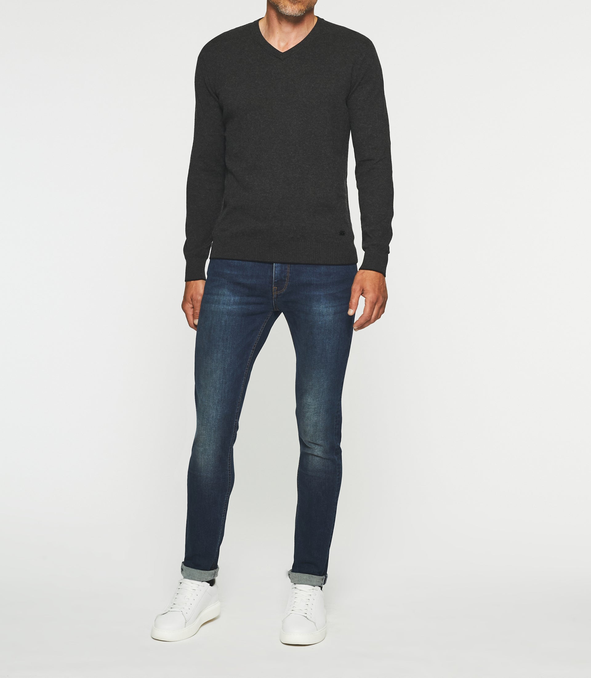 Pull col V en coton - cachemire bleu indigo BRENT - IZAC