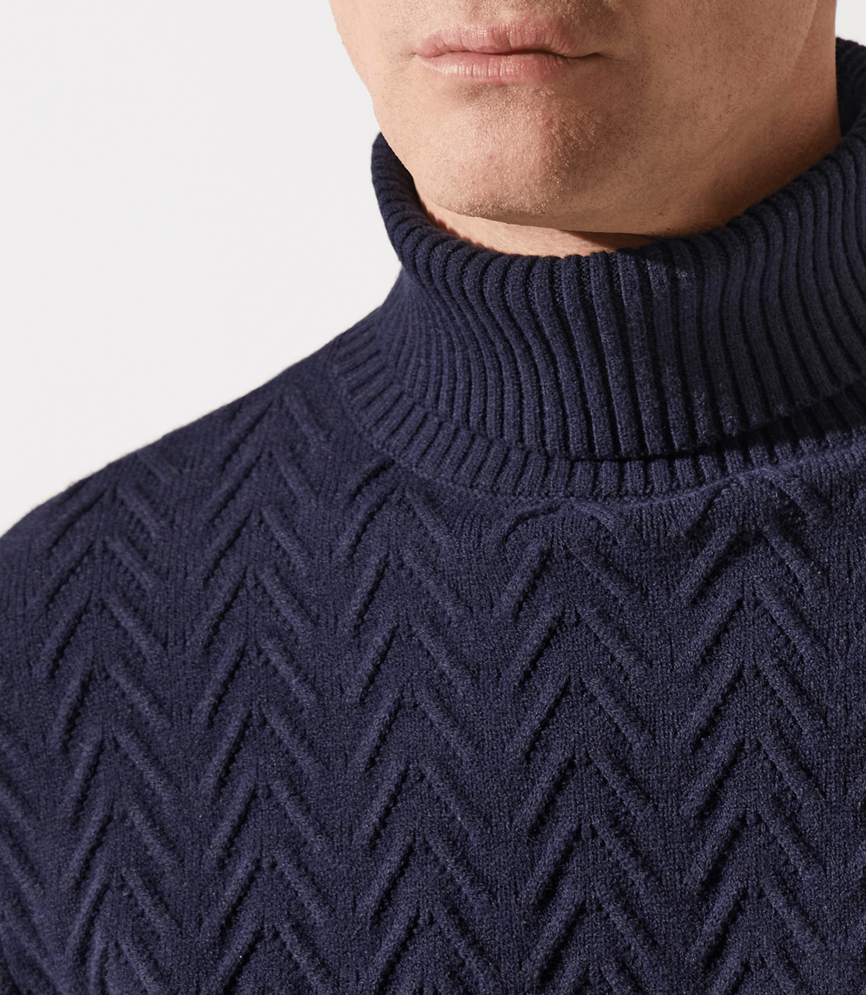 Pull col roulé torsade marine - IZAC