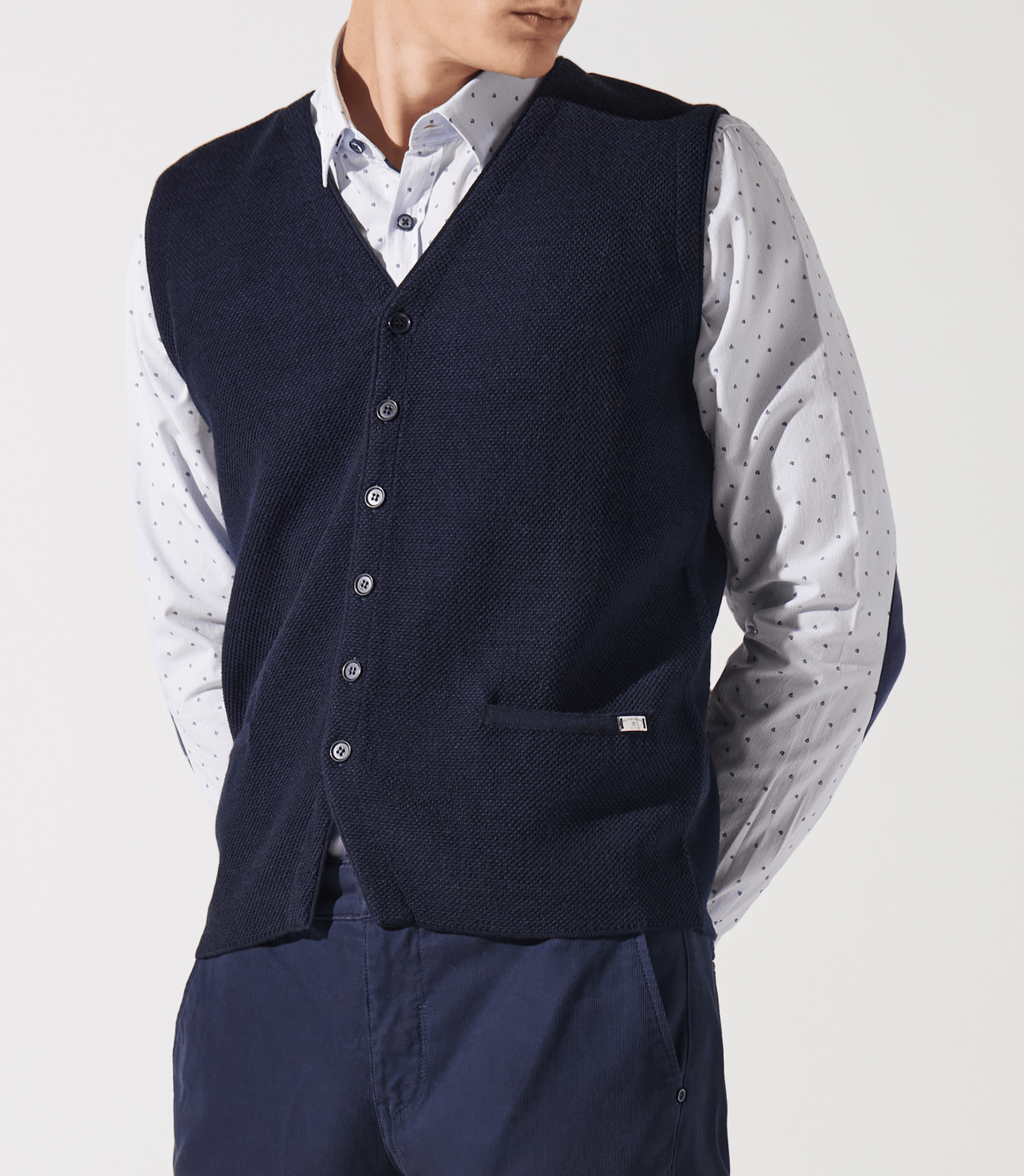 Gilet boutonné sans manches marine en mérinos - IZAC