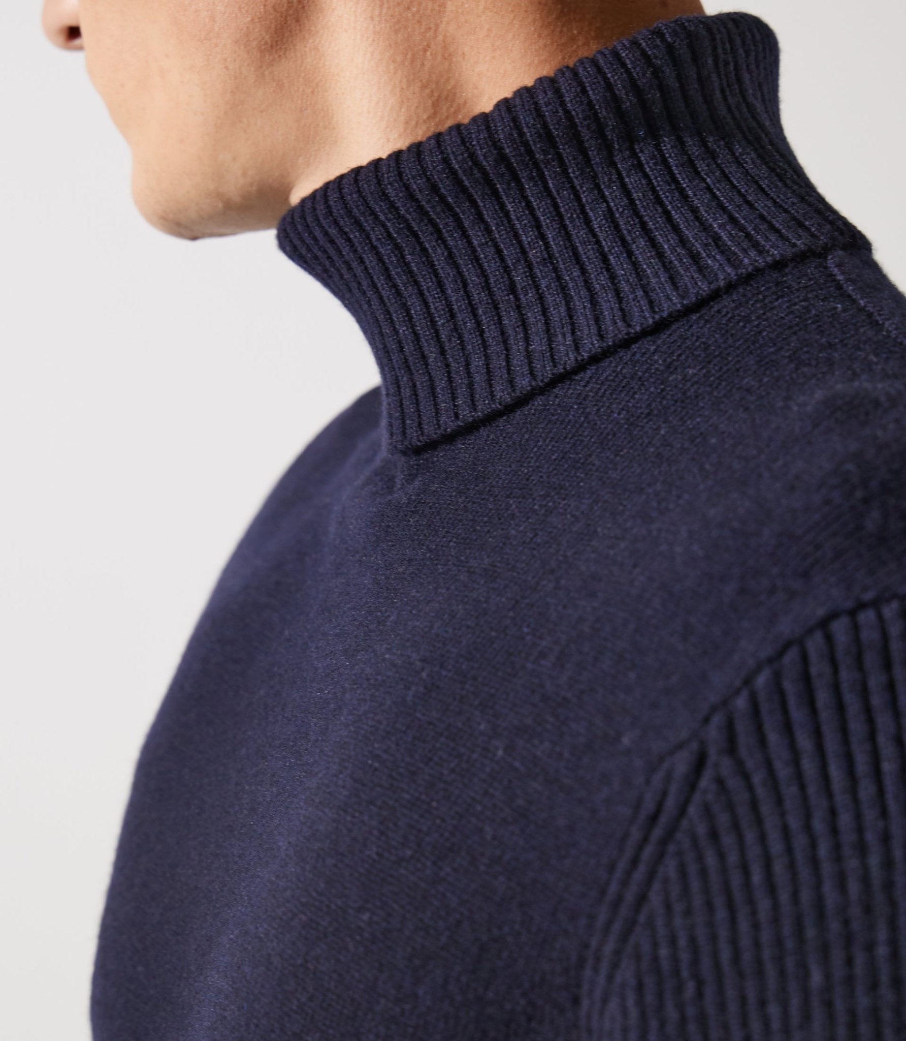 Pull col roulé sport marine - IZAC