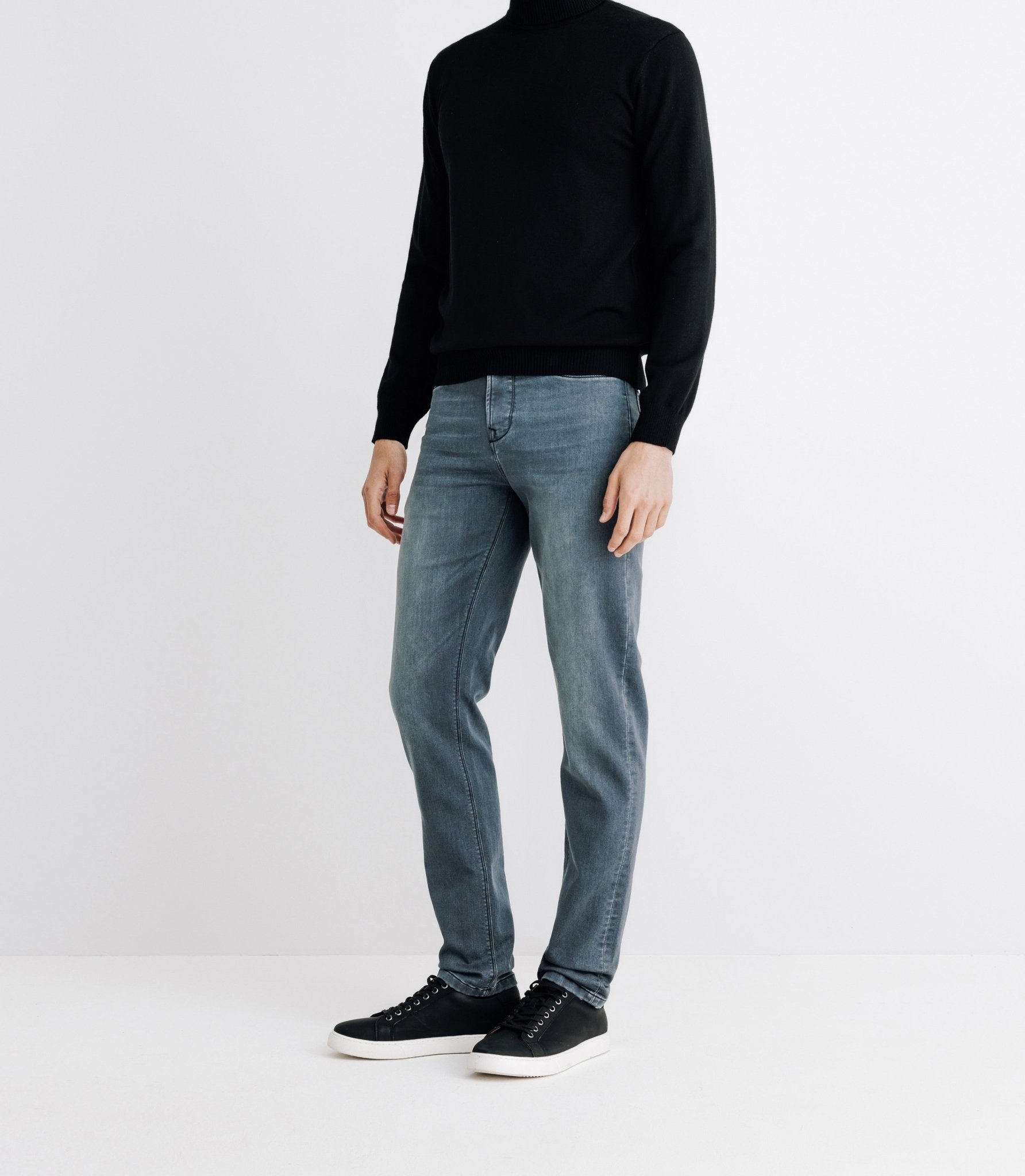 Pull col roulé en laine mérinos noir - IZAC