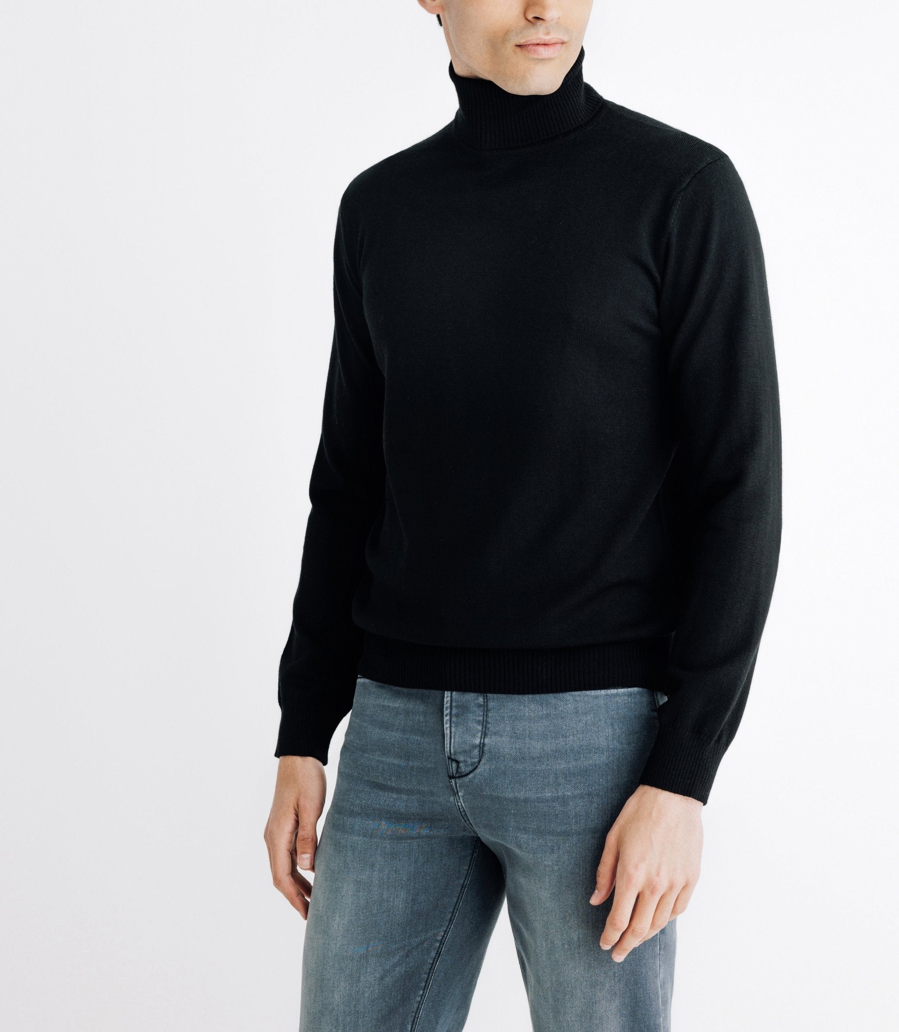 Pull col roulé en laine mérinos noir - IZAC