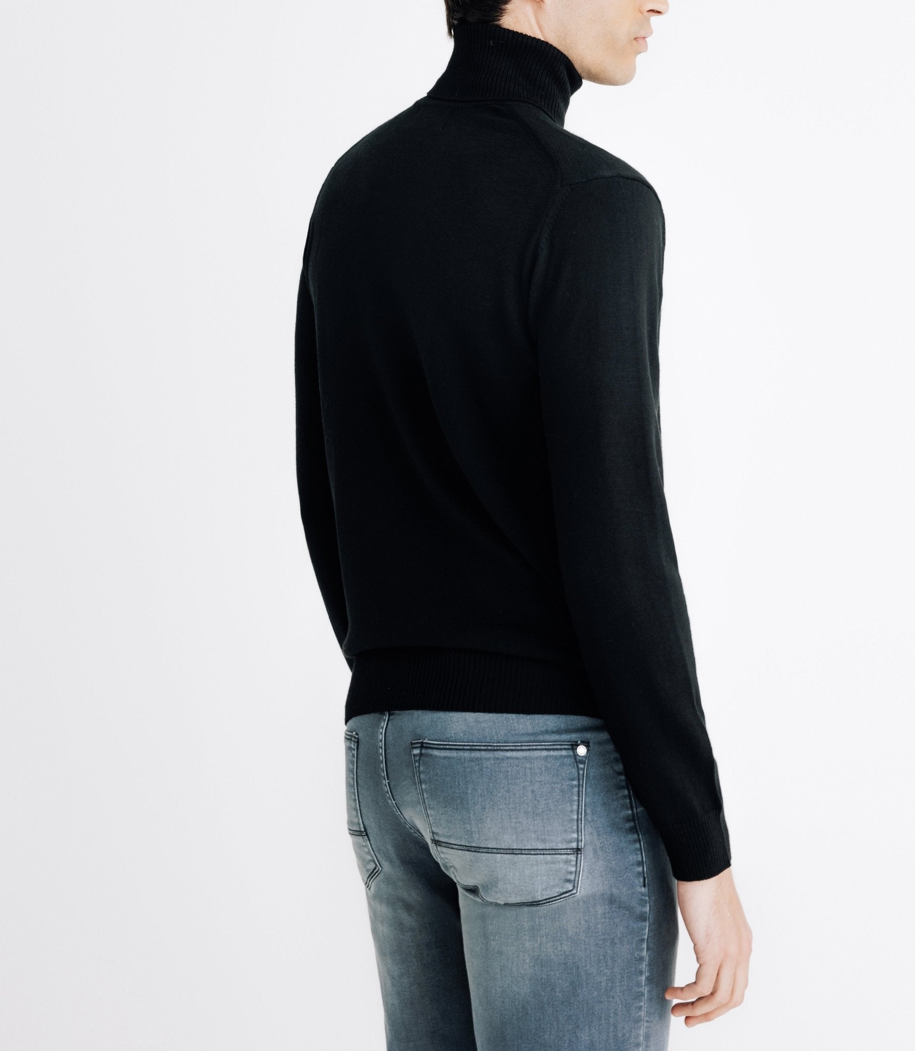 Pull col roulé en laine mérinos noir - IZAC