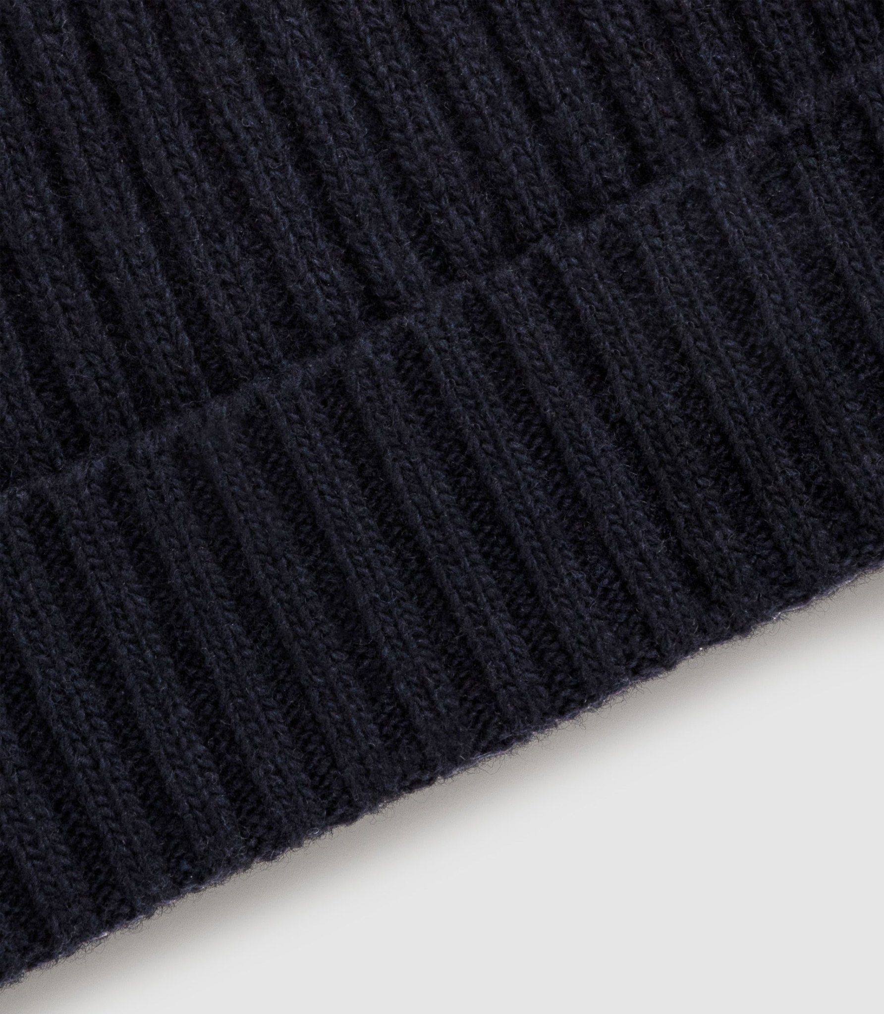 Bonnet en maille marine YEIMY - IZAC