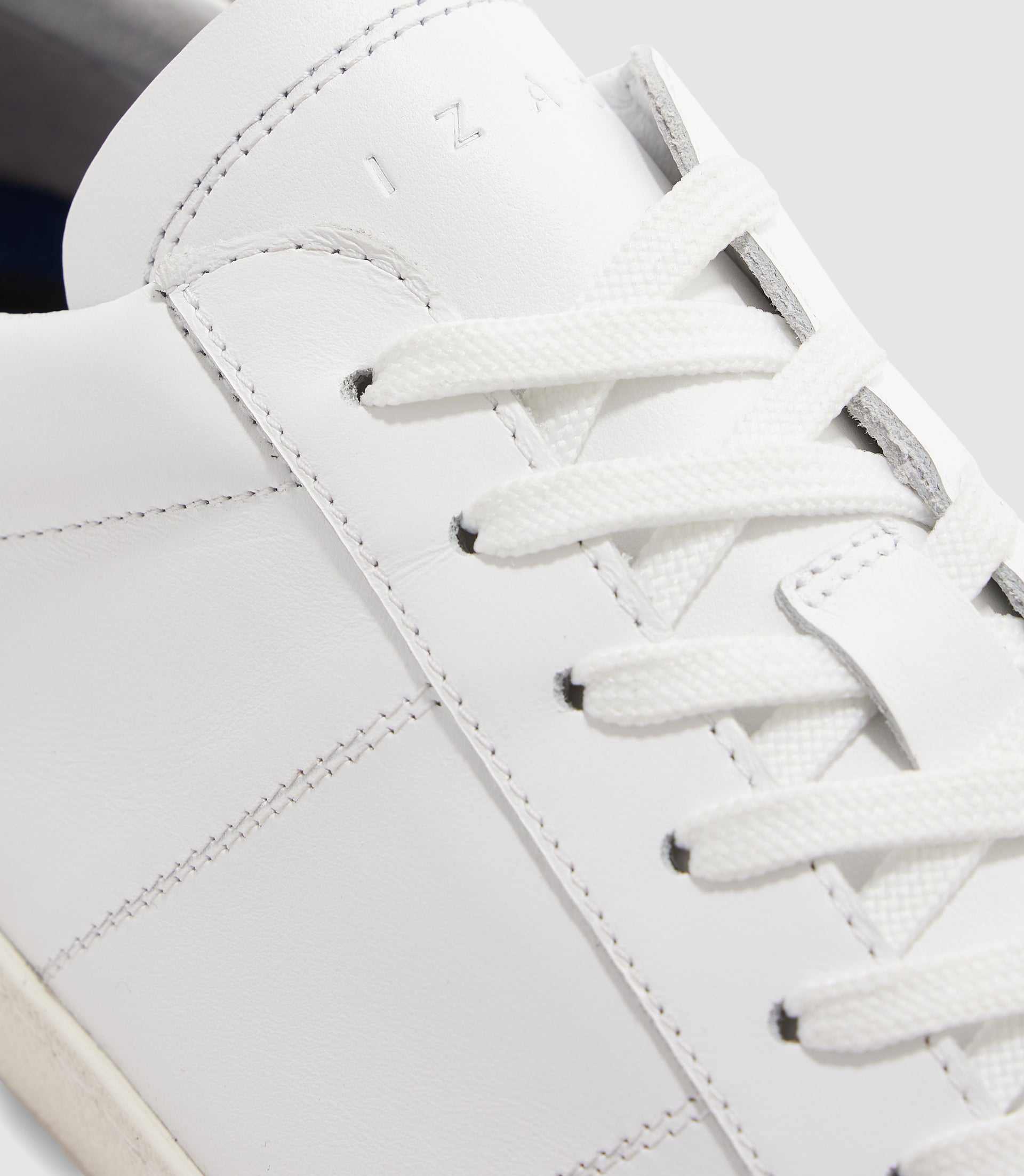 Sneakers blanches et taupe "Elea" - IZAC