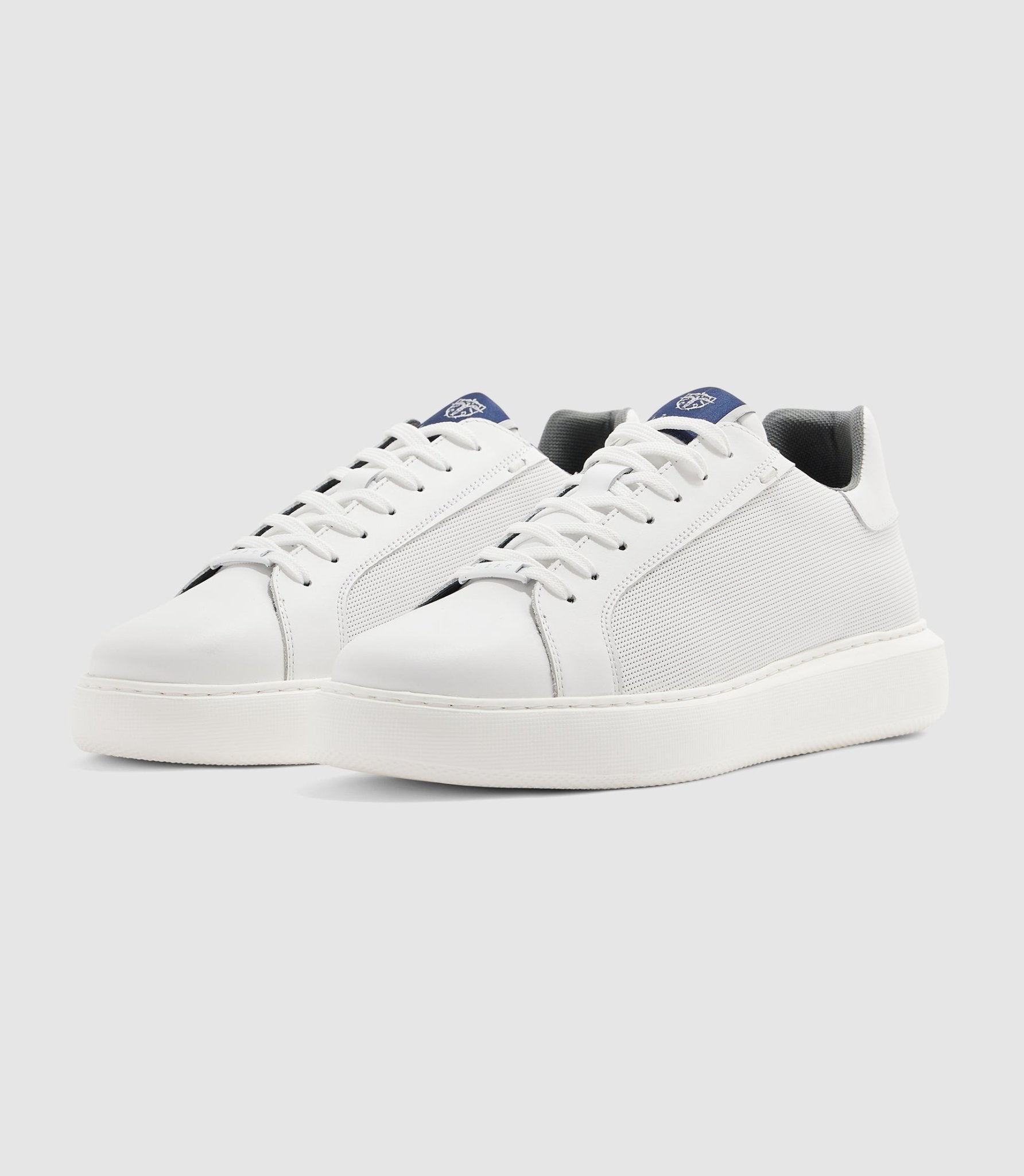 Sneakers en cuir blanche "Elvin" - IZAC
