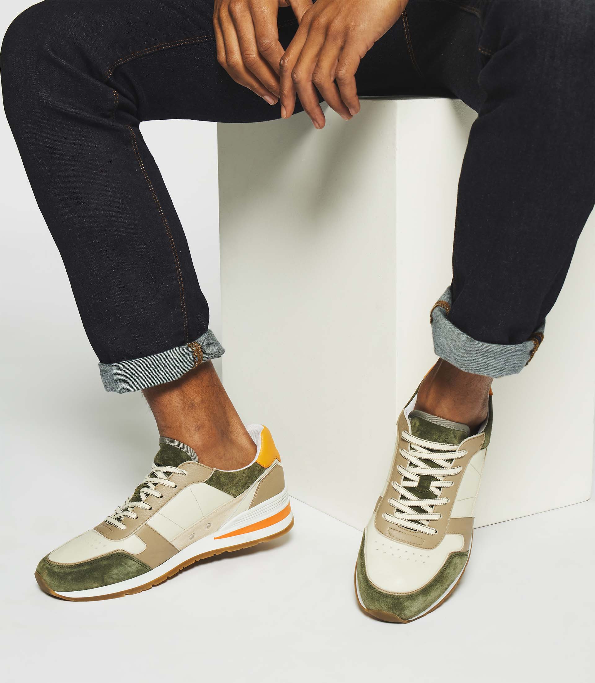 Sneakers en cuir kaki beige et orange ERWAN - IZAC