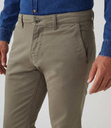 Pantalon chino kaki clair "Macadamia" - IZAC