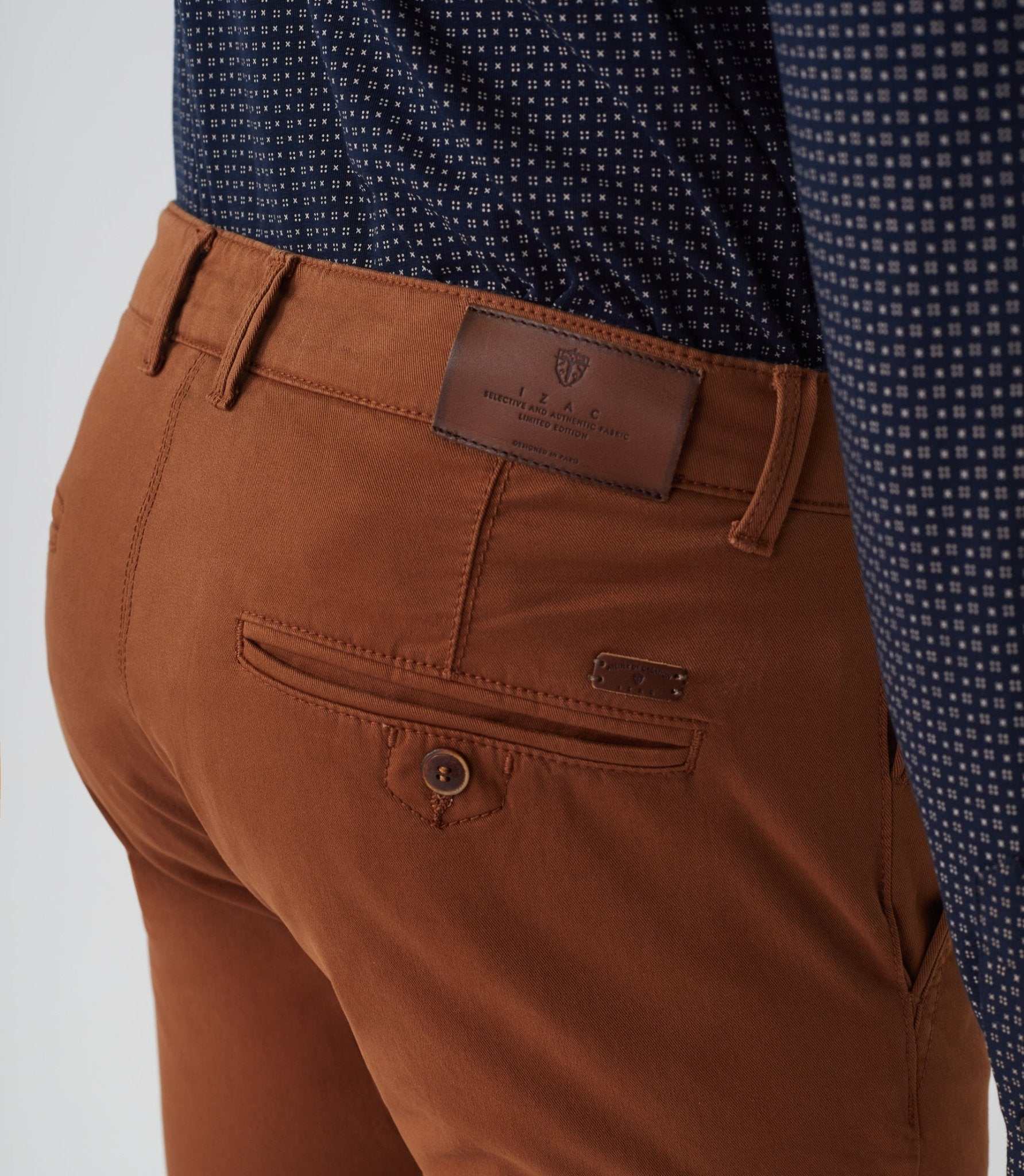Pantalon chino rouille "Macadamia" - IZAC