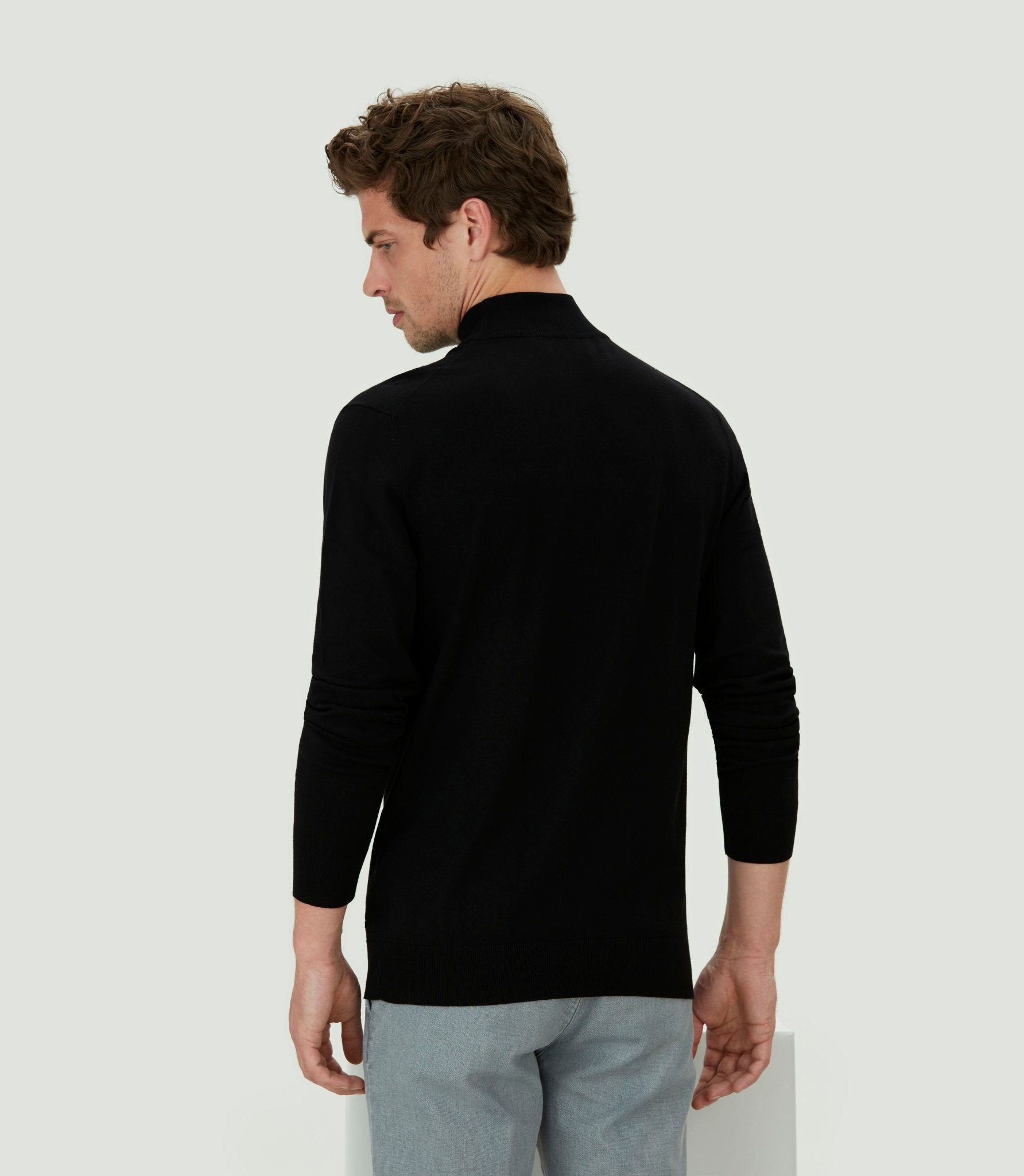Pull col cheminée noir "Lazare" - IZAC