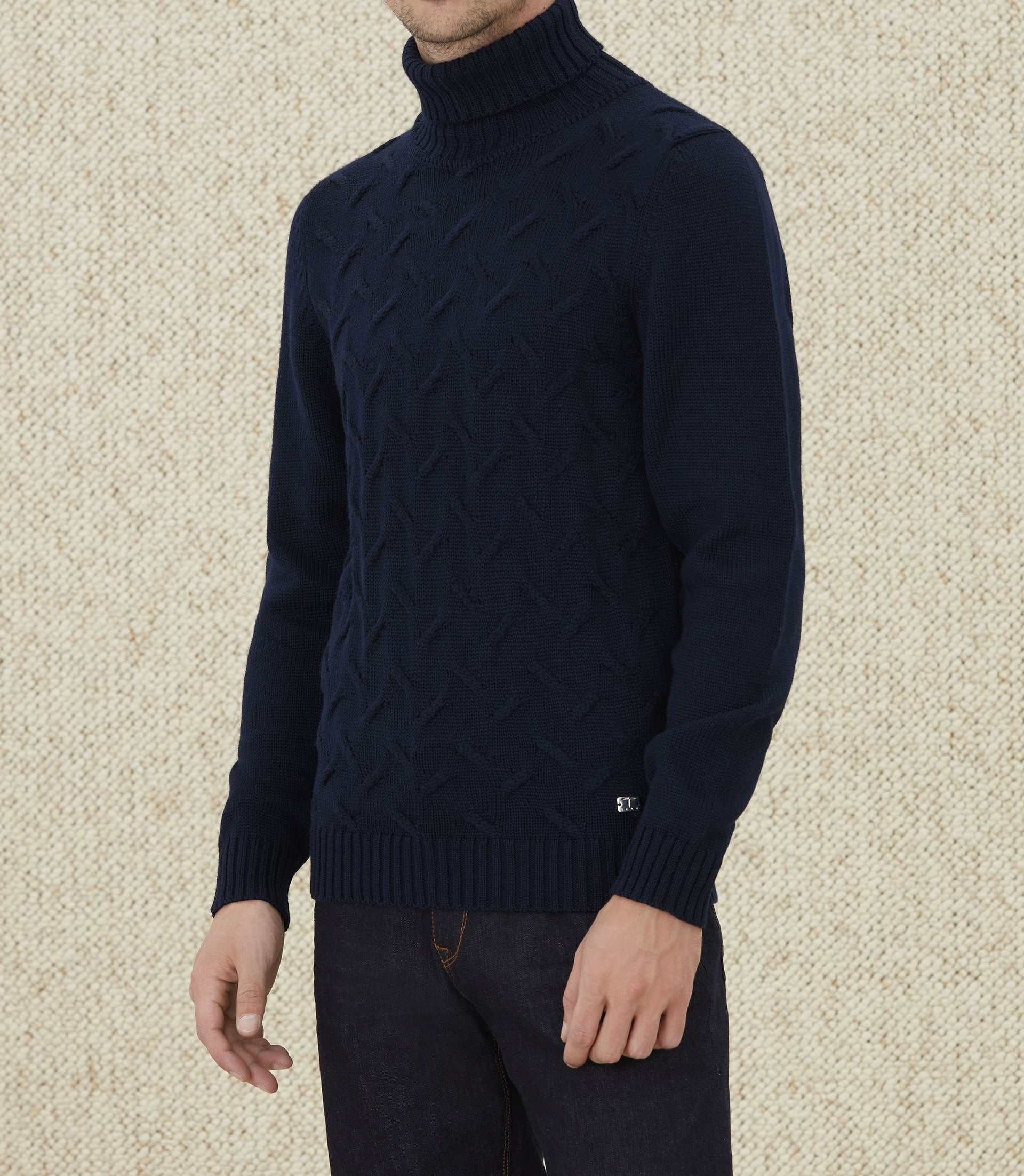 Pull col roulé à torsades marine" Logann" - IZAC