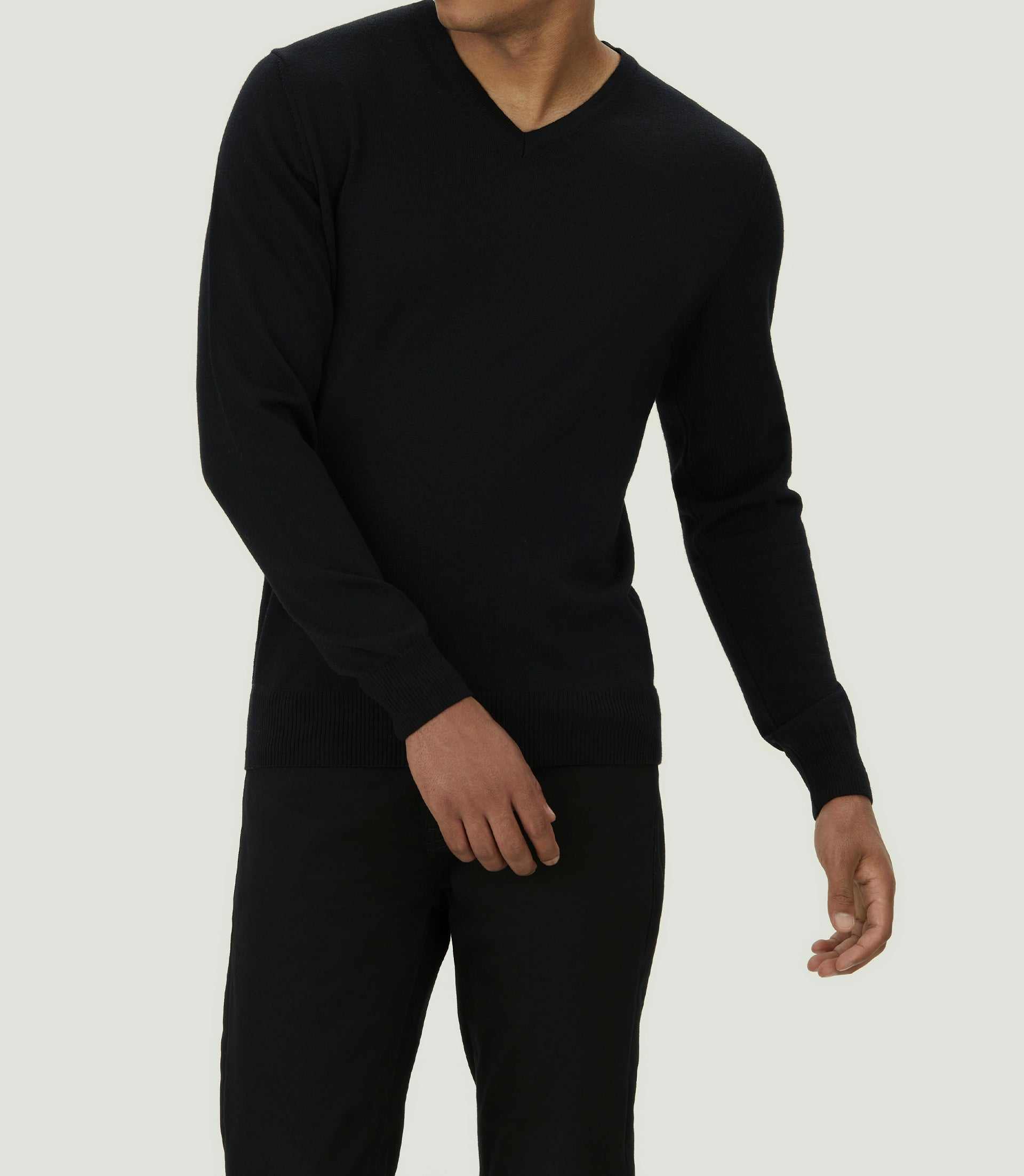 Pull col V mérinos noir "Ludgy" - IZAC
