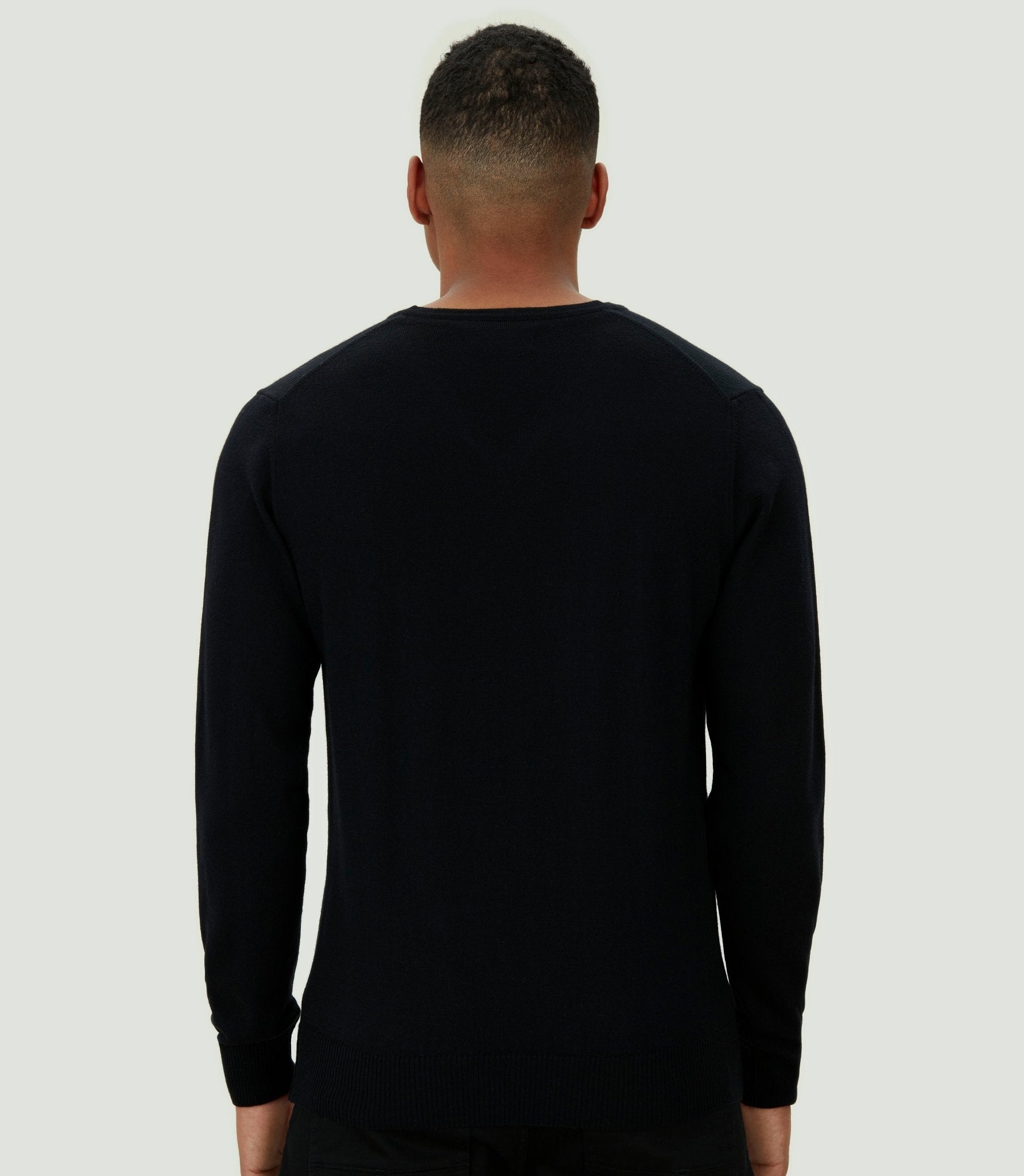 Pull col V mérinos noir "Ludgy" - IZAC