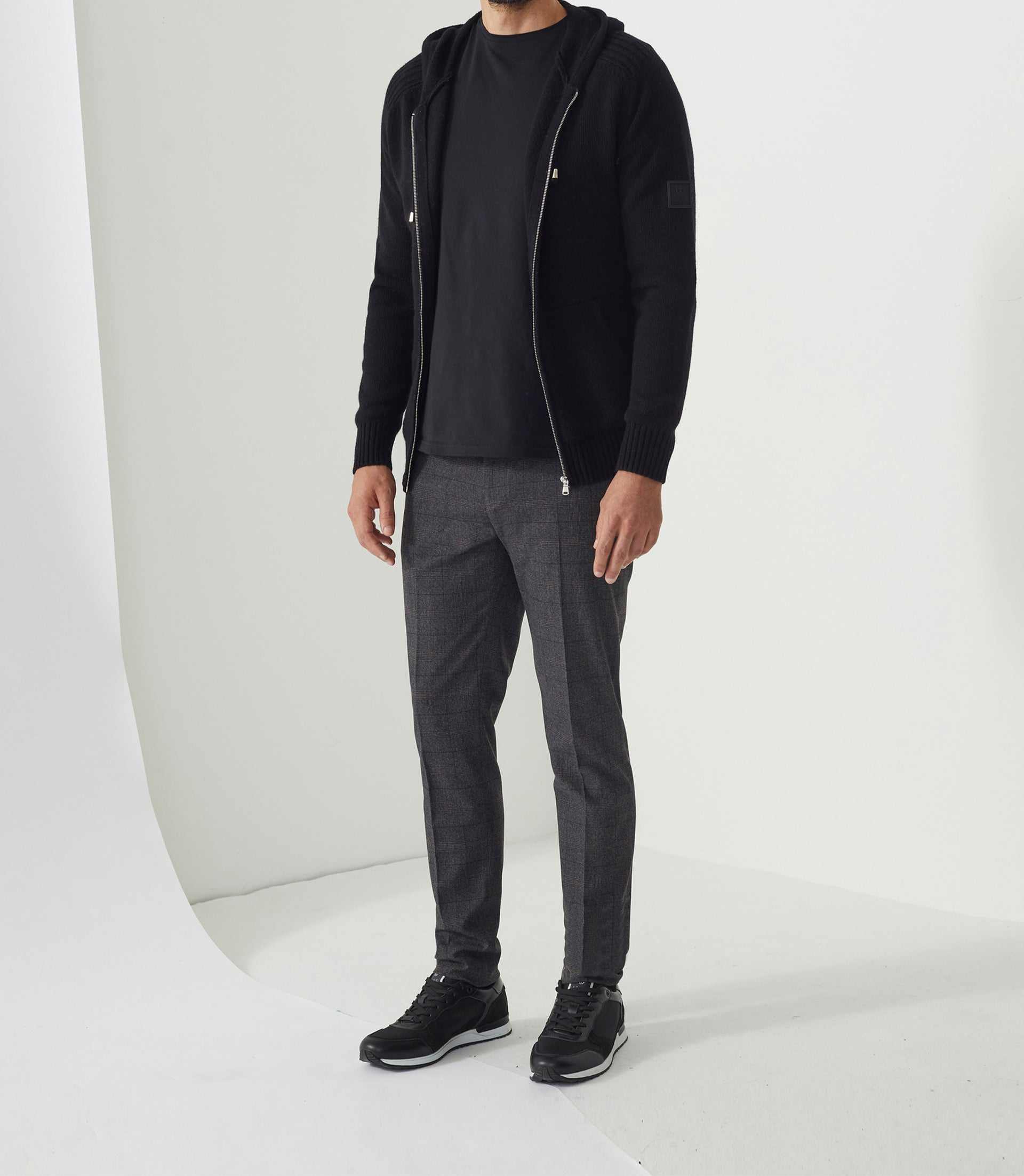 Gilet zippé à capuche noir "Sergei" - IZAC