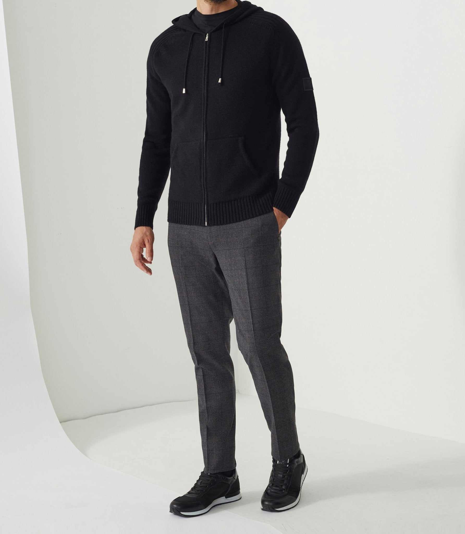 Gilet zippé à capuche noir "Sergei" - IZAC