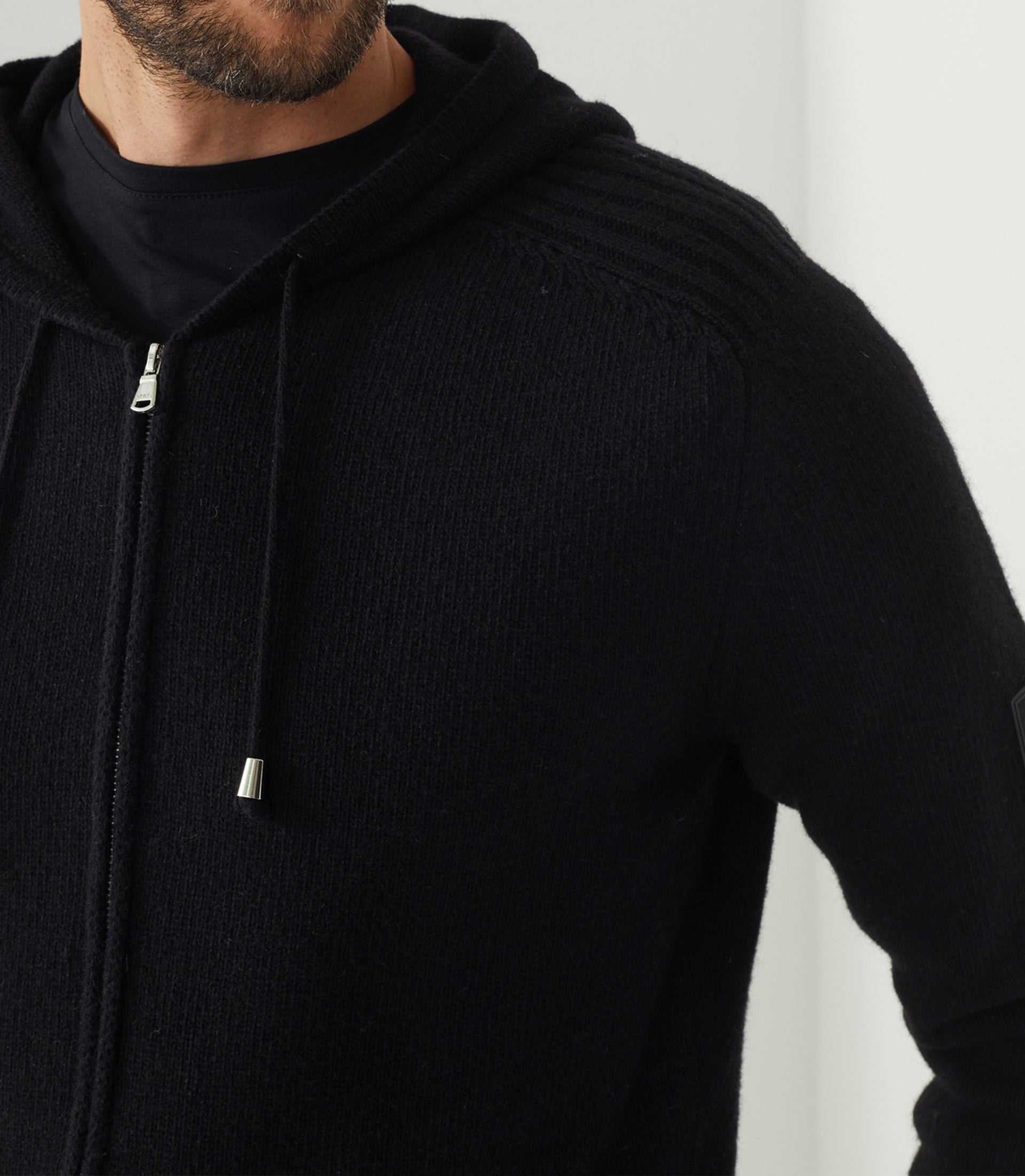 Gilet zippé à capuche noir "Sergei" - IZAC