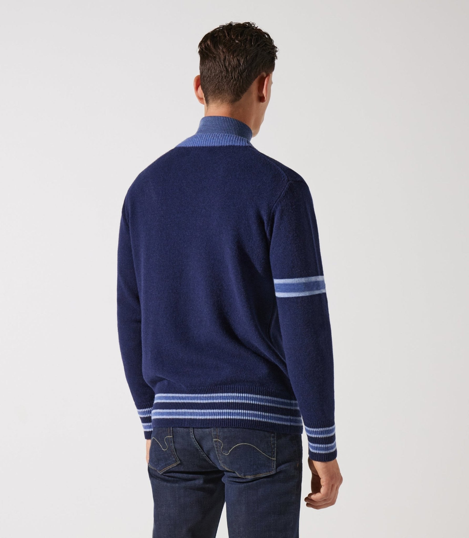 Gilet boutonné brodé bleu - IZAC