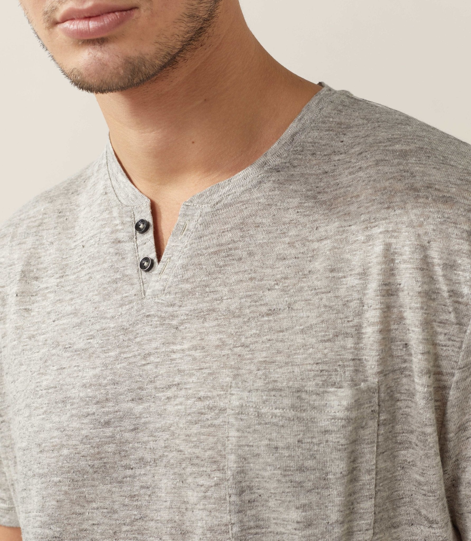 T-shirt lin gris clair col tunisien "Roger" - IZAC