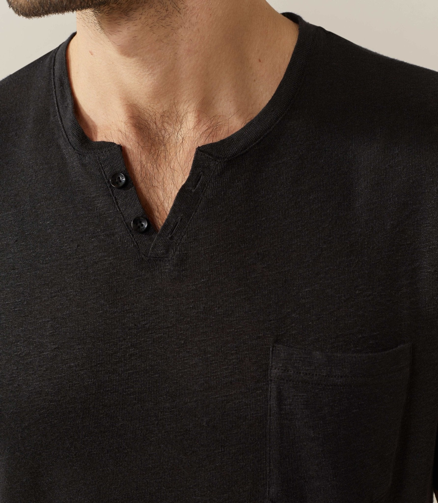 T-shirt lin noir col tunisien "Roger" - IZAC